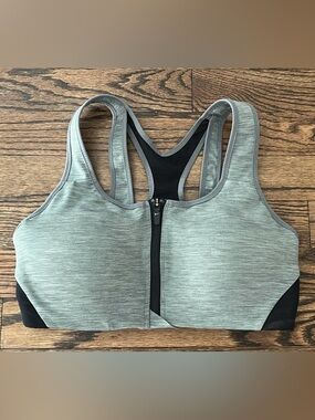 Nike Front-Zip Sports Bra in Grey, Small
